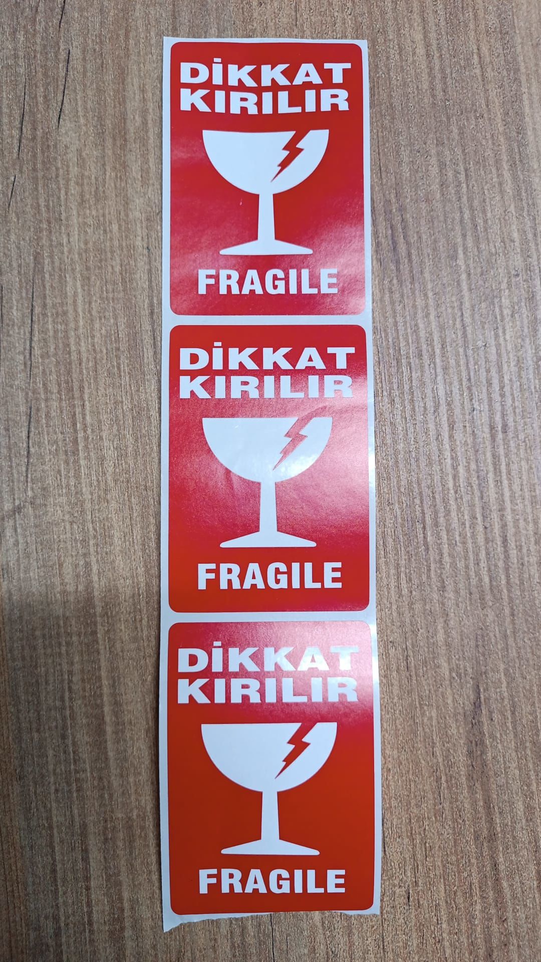 Dikkat Kırılır Etiketi 60mmx90mm 1 Rulo 250 Adet (Uyarı Etiketidir)